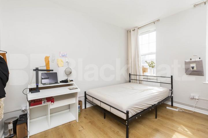 Recently refurbished three double bed flat mins to Tube & Regents Park Arlington Road , Camden